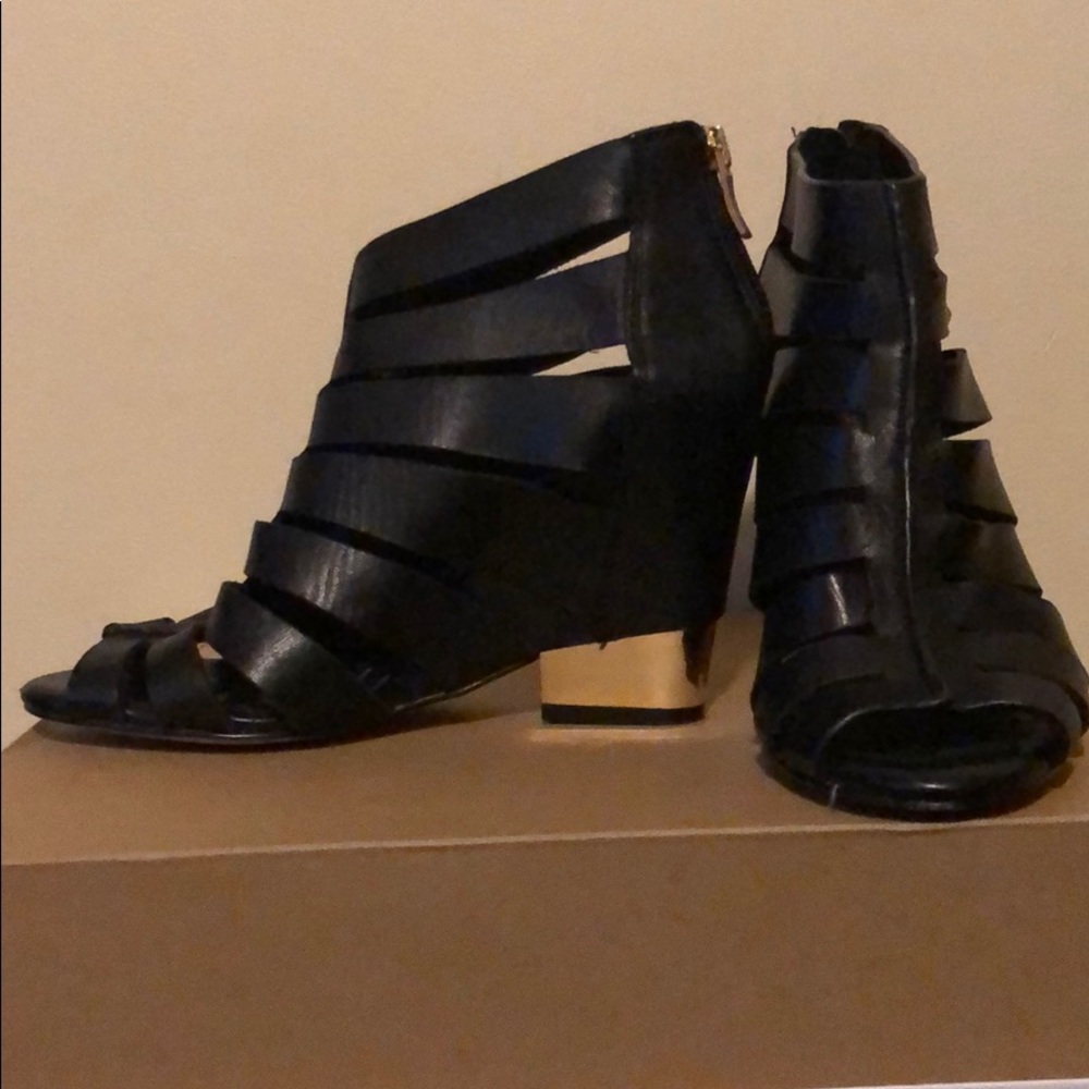 BCBG WEDGE